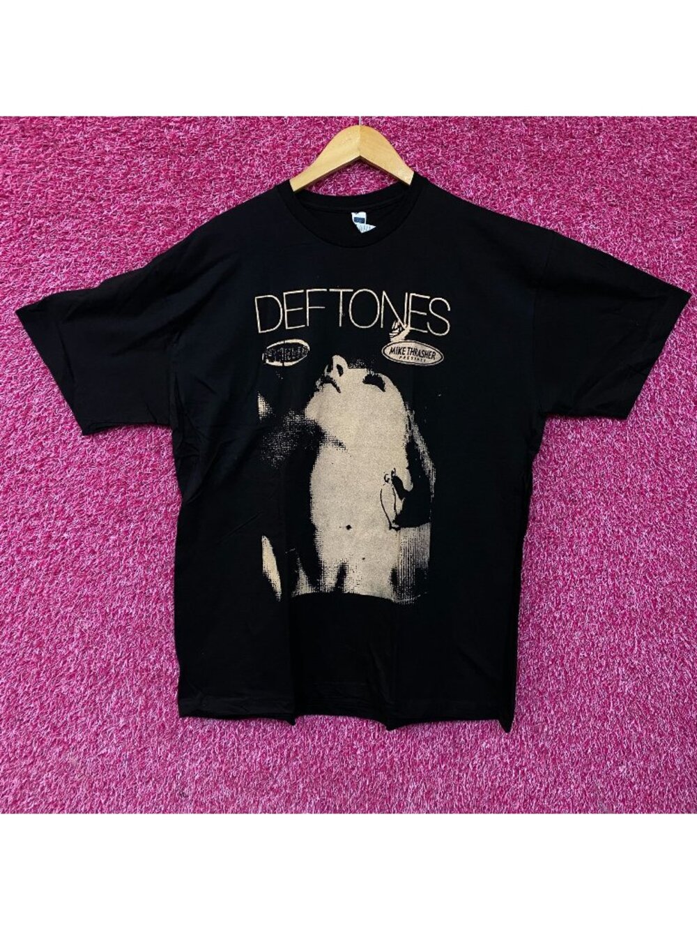 Deftones Saturday Night Wrist Graphic Band T-Shirt XL